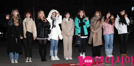 우주소녀가 20일 오전 서울 여의도 KBS 신관 공개홀에서 열린 KBS2 ‘뮤직뱅크'(뮤뱅) 리허설에 참석하고 있다.
