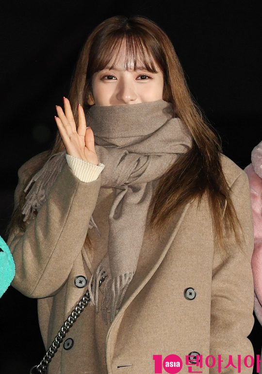 우주소녀 보나가 20일 오전 서울 여의도 KBS 신관 공개홀에서 열린 KBS2 ‘뮤직뱅크'(뮤뱅) 리허설에 참석하고 있다.