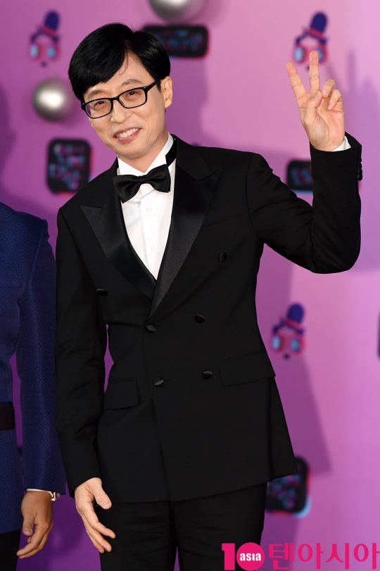 유재석이 21일 오후 서울 여의도동 KBS본관에서 열린 ‘2019 KBS 연예대상’ 레드카펫 행사에 참석하고 있다.