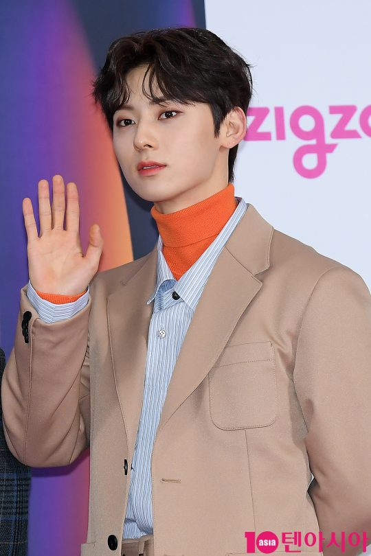 그룹 뉴이스트 황민현