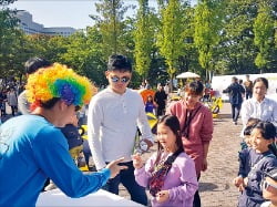 행사기획 및 대행전문의 (주)오티비크리에이티브가 서울어린이대공원에서 놀이축제를 진행하는 모습. 
