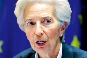 라가르드 ECB 총재 '녹색 양적완화' 꺼냈다