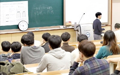  교과서에 실린 작품 상당수가 논술 문제죠