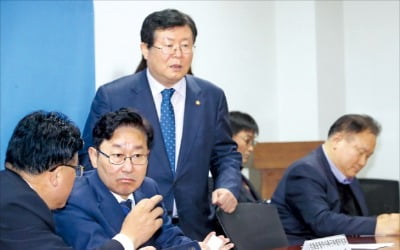 秋법무 지명 놓고…민주 "檢개혁 적임자" vs 한국당 "사법장악 의도"