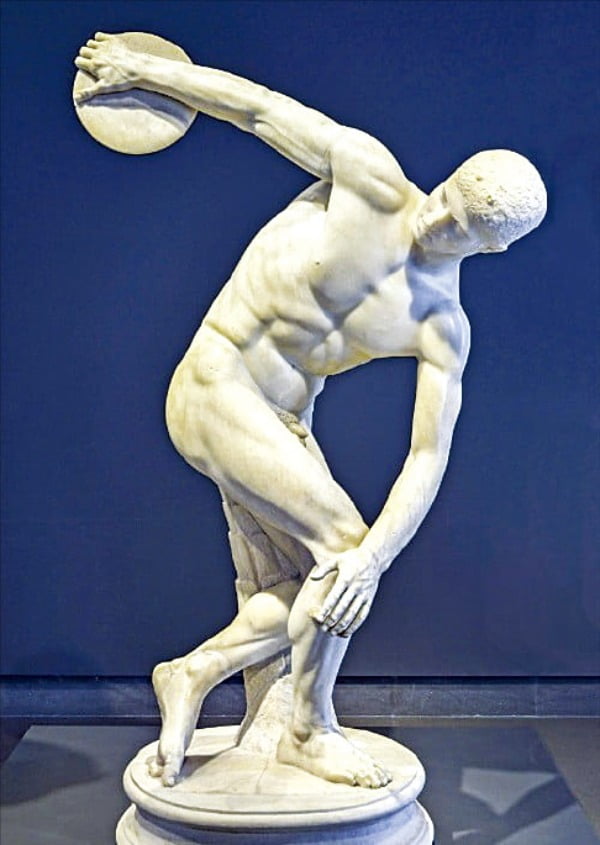 조각상 ‘고대 그리스 올림픽 원반선수’(기원후 140년, 대리석). 이탈리아 로마 국립박물관 소장. 
