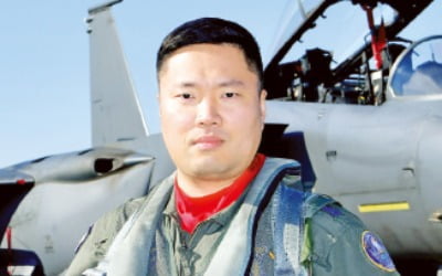 '올해의 탑건'에 F-15K 편대장 조영재 소령