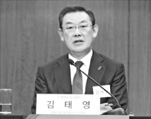 "금융그룹, 글로벌화로 위기 돌파…10년내 해외자산비중 20% 목표"