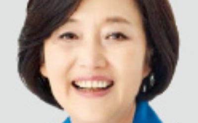 "배우자와 함께 한 해 돌아보자"…박영선이 바꾼 '중기부 송년회'