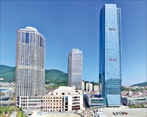 부산 문현금융단지에서 가장 높은 건물인 부산국제금융센터(BIFC).  부산시 제공 