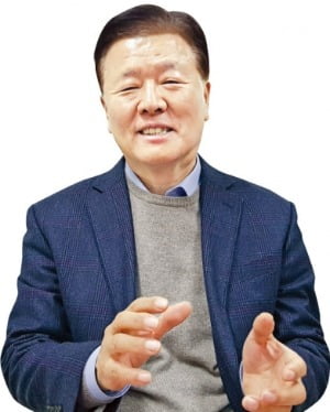 감정평가사 최고령 합격 최기성 씨 "65세에 딴 자격증으로 인생 2막 열어요"