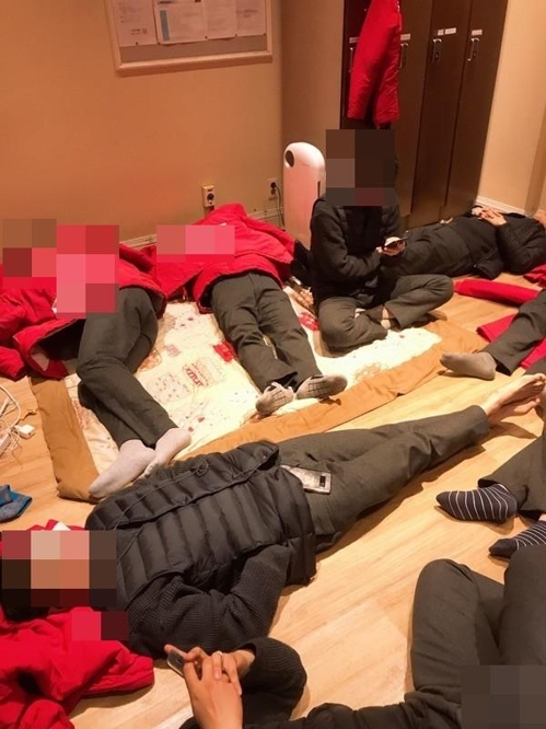 [인턴액티브] 백화점 주차대행원 "5평짜리 휴게실 난방도 안돼"