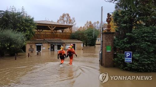 프랑스 남부서 홍수피해 구조헬기 추락…대원 3명 사망