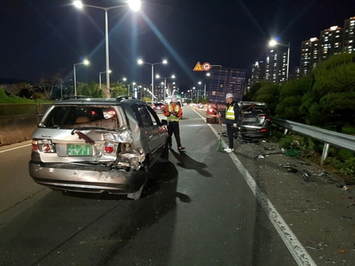 연말 부산서 밤사이 잇단 음주운전사고…운전자 3명 입건
