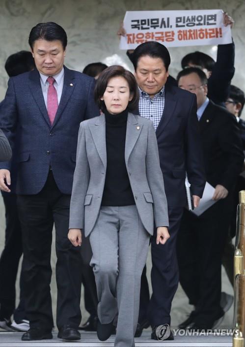 나경원 "친문게이트 몸통은 靑…남 탓할 시간에 해명하라"