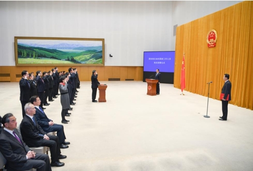 '내우외환' 속 中고위관료들 헌법선서 의식…충성심 강조