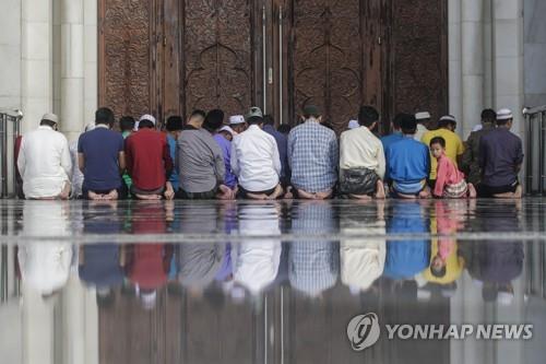 말레이 무슬림 6명, 금요일 기도 빠지고 소풍 갔다 징역