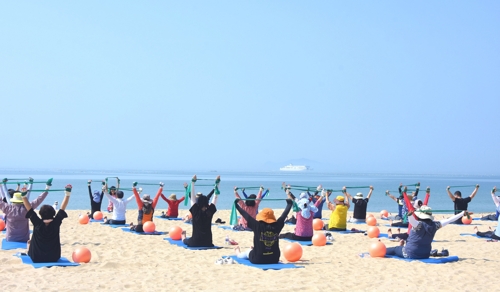 완도군 해양기후치유에 8천명 몰려…웰니스 관광시대 열었다