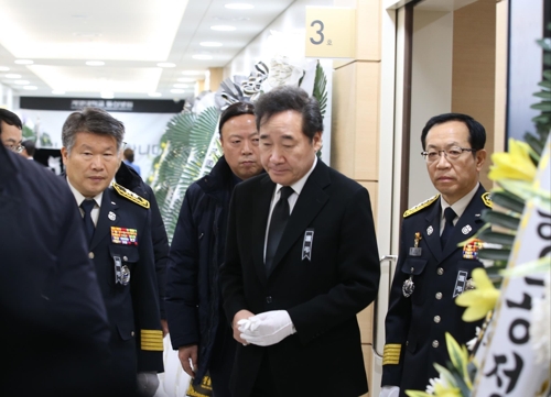 독도 헬기사고 순직자빈소 찾은 이총리 "더 안전한 나라 만들것"