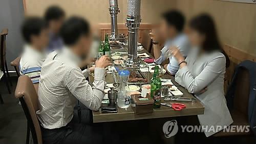 '고기서 고기?'…연말 더 힘든 비건 직장인들 "대안 없나요"