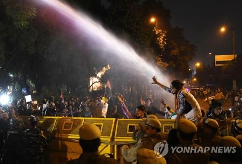 印 야권지도자 "인도, 강간의 수도 됐다"…침묵하는 총리 비판