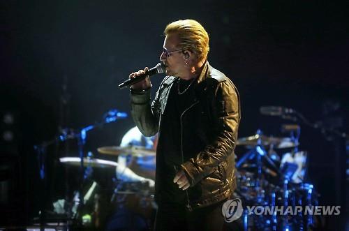 文대통령, 오늘 록밴드 'U2' 보컬 보노 접견…평화메시지 주목