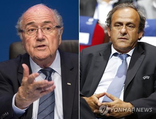 FIFA 관리위 "블라터·플라티니 고소해 24억원 회수해야"