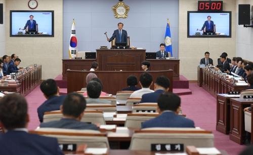 "청주시 청소년 노동인권보호 조례 정치 편향"…폐지 청구 등장