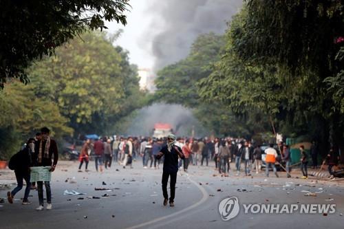 印 시민권법 개정 반대시위 확산…"사망자 6명으로 늘어"(종합)