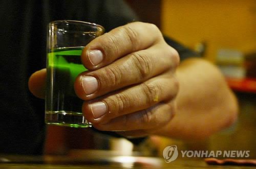 터키, 메탄올 원료 불법 주류 250t 압수…80명 체포