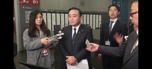 日 가지야마 경산상 "대화한 것이 하나의 진전"