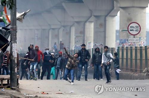 印 '시민권법 시위'에 발리우드 스타 온라인 지지 가세