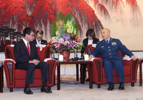 "중국·일본 국방수장, 한반도 비핵화 협력 합의"[교도]