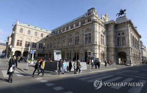 "빈국립오페라 발레학교, 어린 학생에게 흡연 권장"