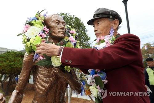 [팩트체크] 문희상案, '돈 받으면 소송 포기' 맞나?