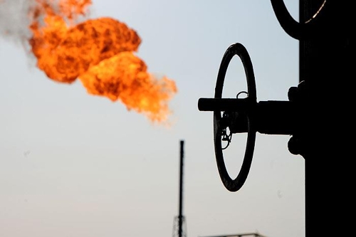 이란 국영석유사, 10% 이상 할인한 원유 국내서 경매
