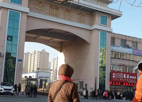 北 송환시한 앞둔 북중접경 "北노동자 없으면 공장문 닫아야"