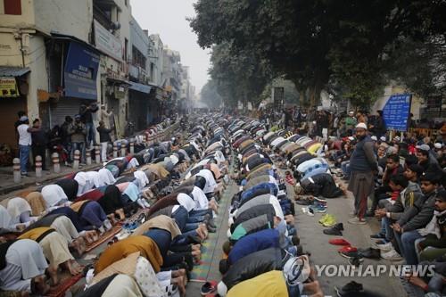 인도 '시민권법 개정' 반대 시위 지속…아동 포함 20명 사망(종합)