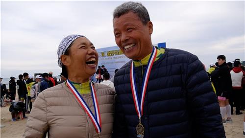 갈등과 반목속 한국사회 돌아보게 한 '사랑의 가족'