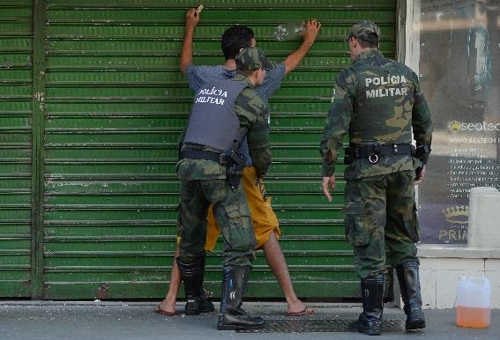 브라질 보우소나루, '임무 중 살인' 경찰에 성탄 특사 논란