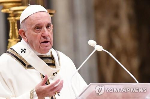 교황 "하느님은 최악의 모습까지 사랑"…성탄전야 미사 집전