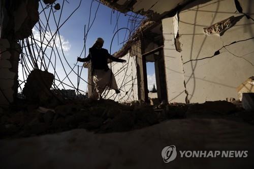 예멘 반군 통제지역 시장서 '정체불명' 공격…17명 사망