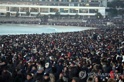 부산 해맞이·타종식 행사장 교통통제…광안대교 보행로로 개방