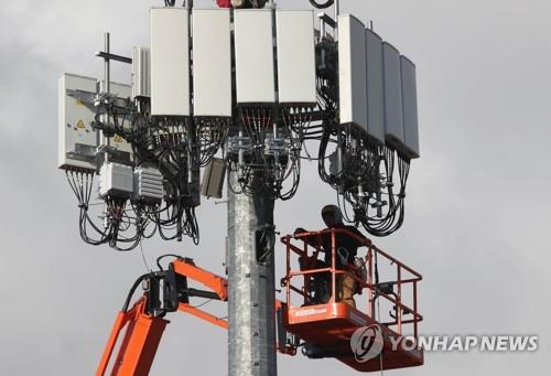 "트럼프, 中과 5G 경쟁에 '전봇대 기사' 부족이 걸림돌"