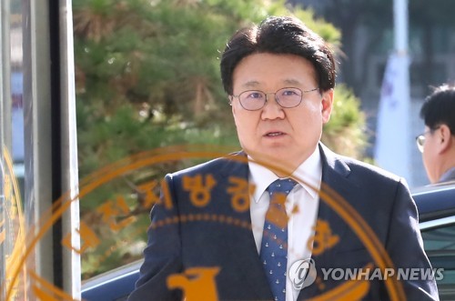 황운하 "저질스러운 공격에 수모…서울에서라도 출마"