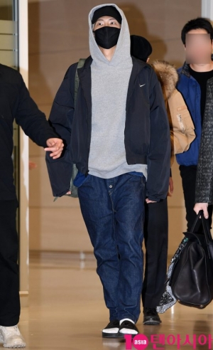 [TEN PHOTO]방탄소년단 RM &#39;편안한 슬리퍼 공항패션&#39;