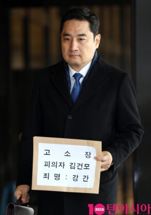 [TEN PHOTO]강용석 &#34;피해자는 김건모의 사과를 원했다&#34;