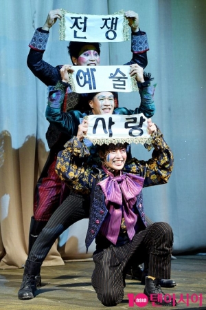 [TEN PHOTO]장지후X육현욱X강하늘 &#39;연극 환상동화의 세 주인공&#39;