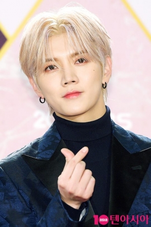 [TEN PHOTO]뉴이스트 렌 &#39;촉촉한 눈빛&#39;