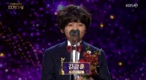 [2019 KBS 연기대상] &#39;동백꽃 필 무렵&#39; 김강훈, 청소년연기상 수상 &#34;정말 받을 줄 몰랐다&#34;