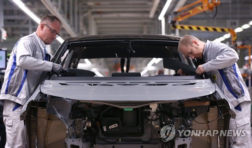 글로벌 車업계 '칼바람'…"8만명 해고 예고"